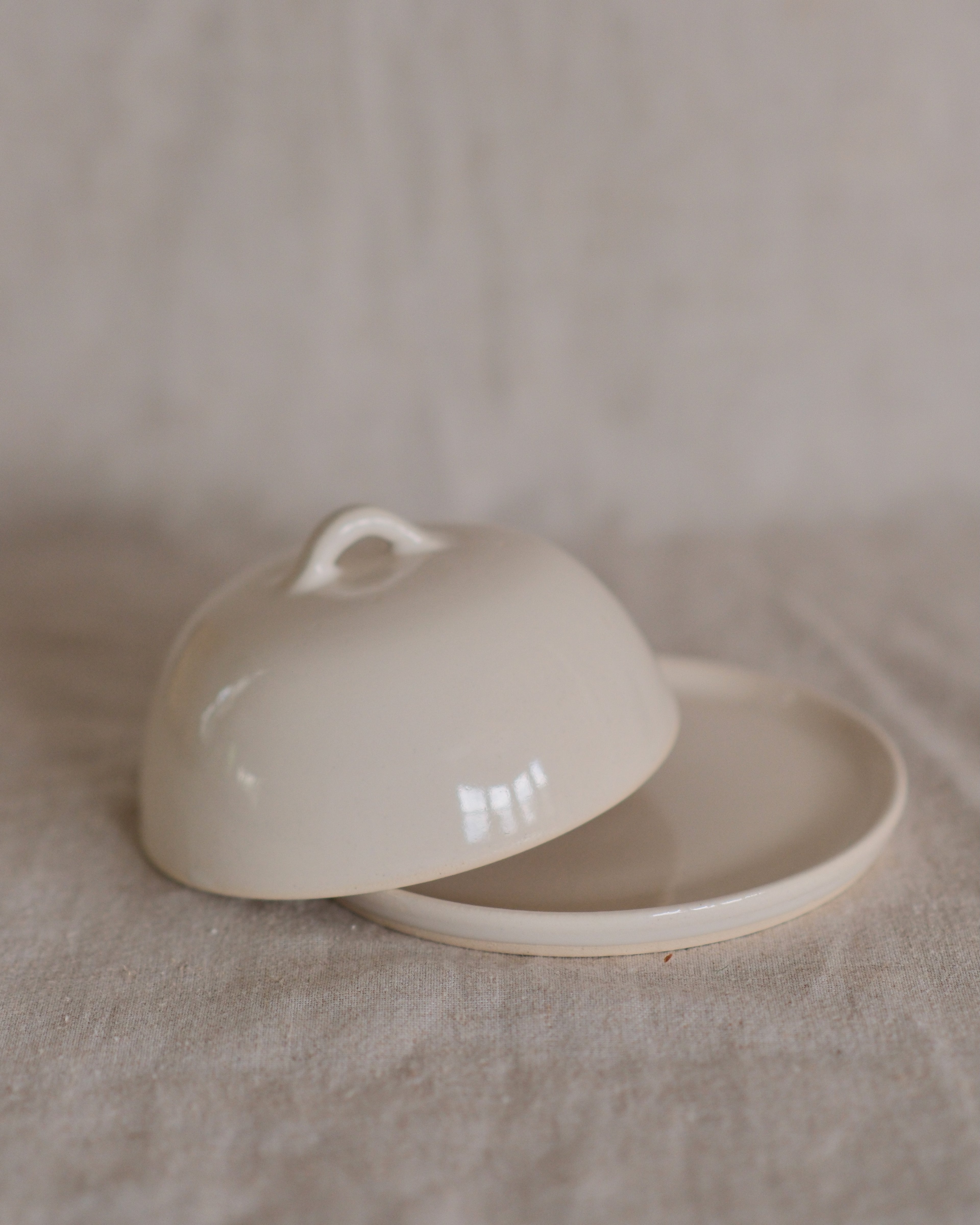 Butter Dish in Pure White