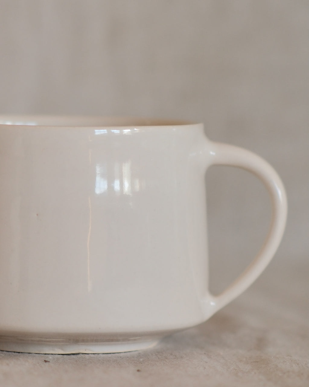 Footed Mug in Pure White