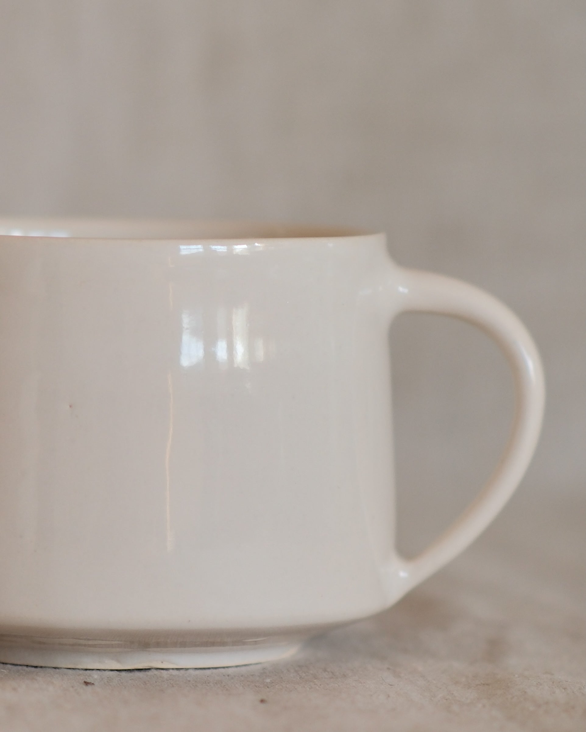 Footed Mug in Pure White