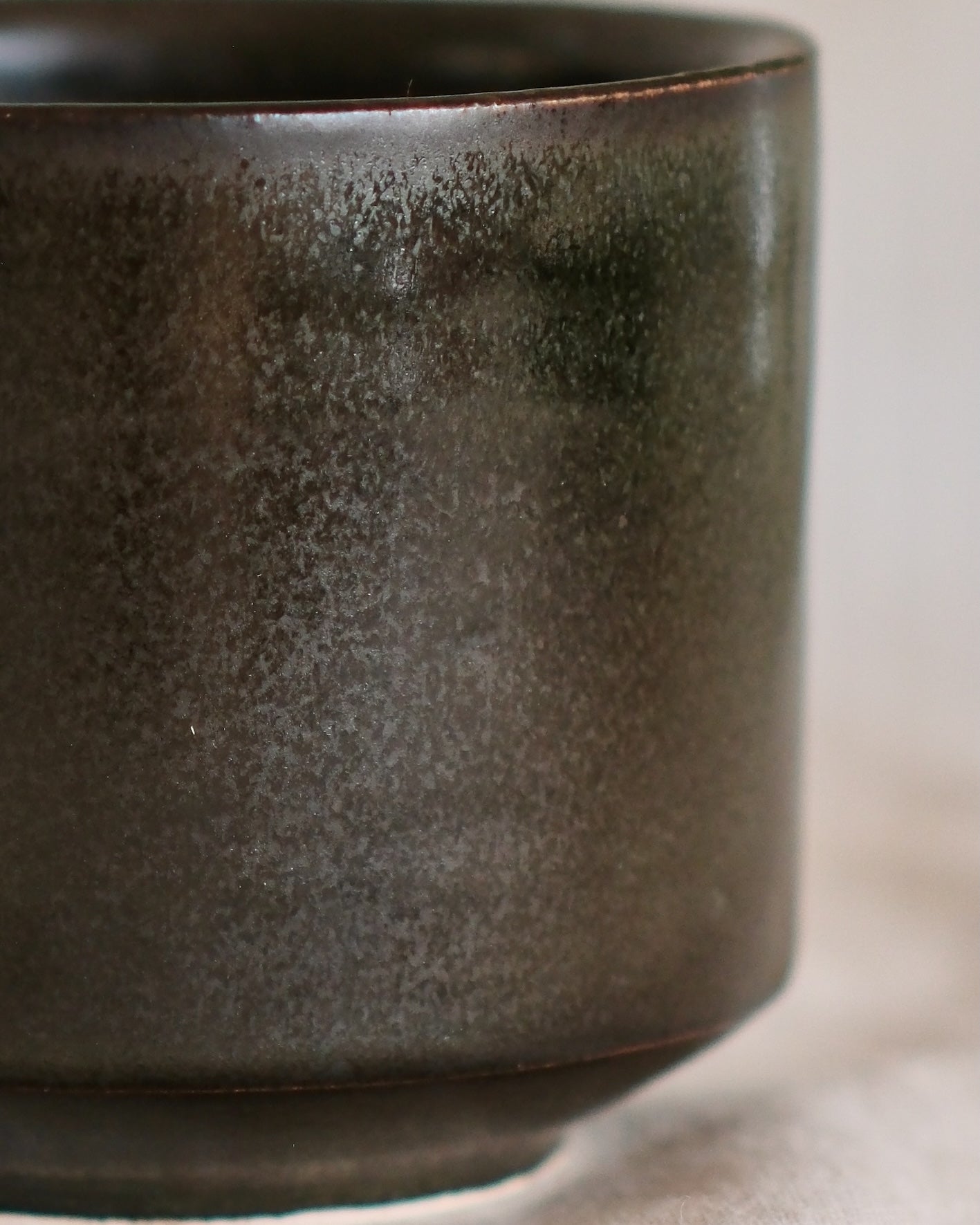 Footed Mug in Green Black