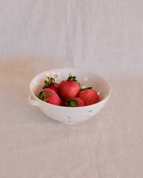 Berry Bowl in Pure White