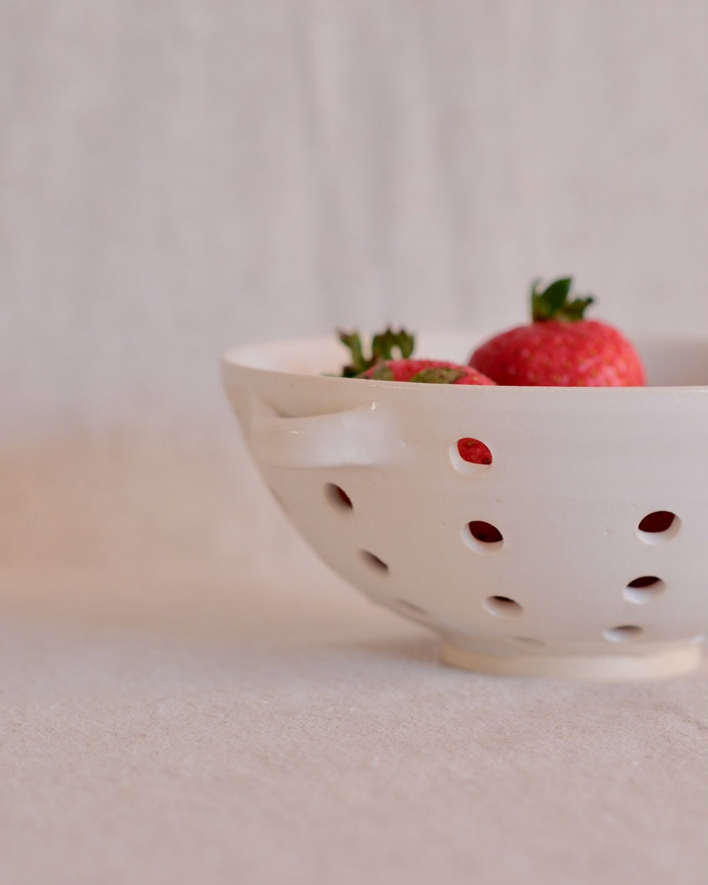 Berry Bowl in Pure White