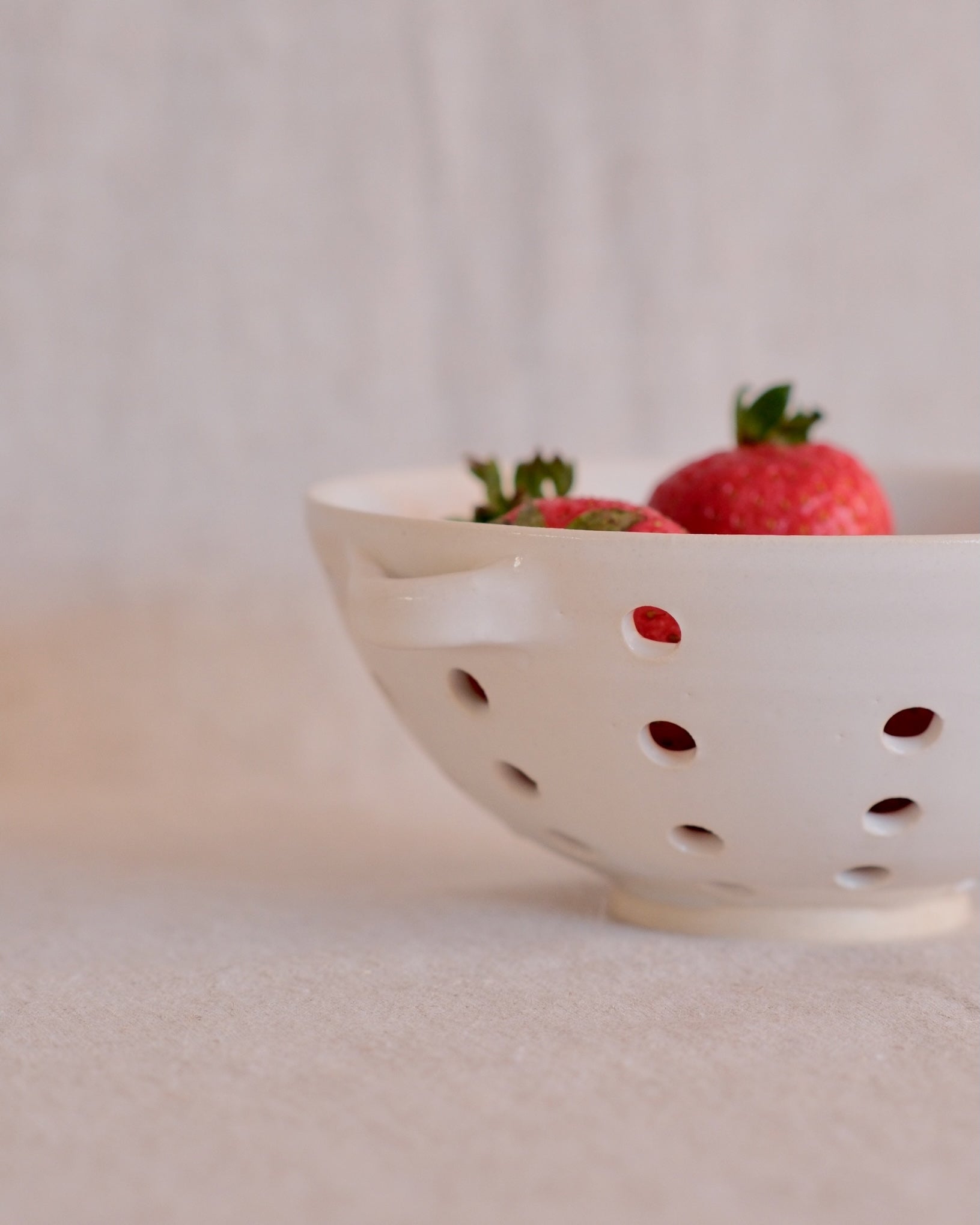 Berry Bowl in Pure White