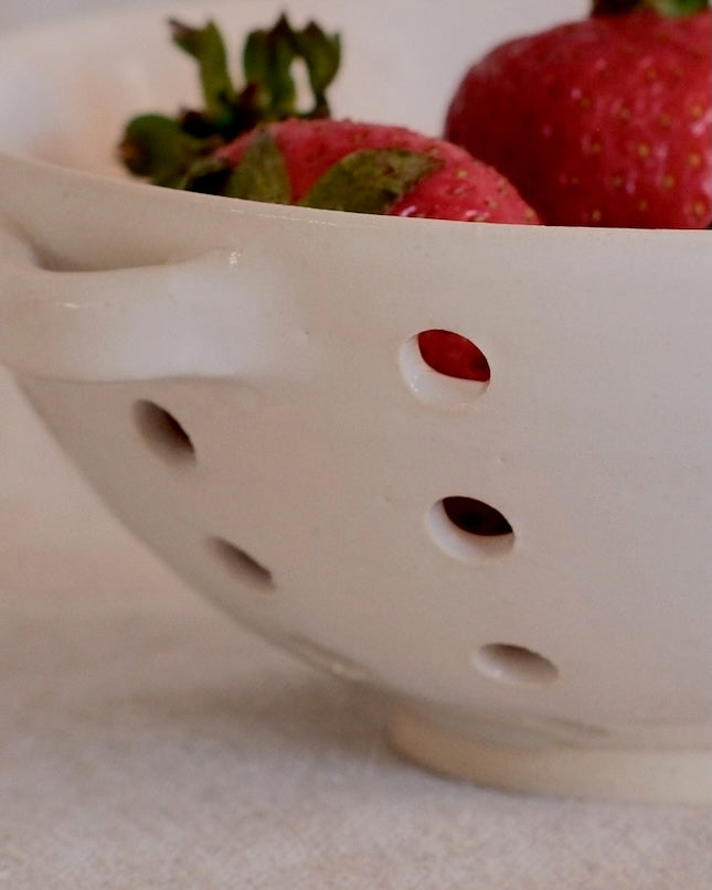Berry Bowl in Pure White