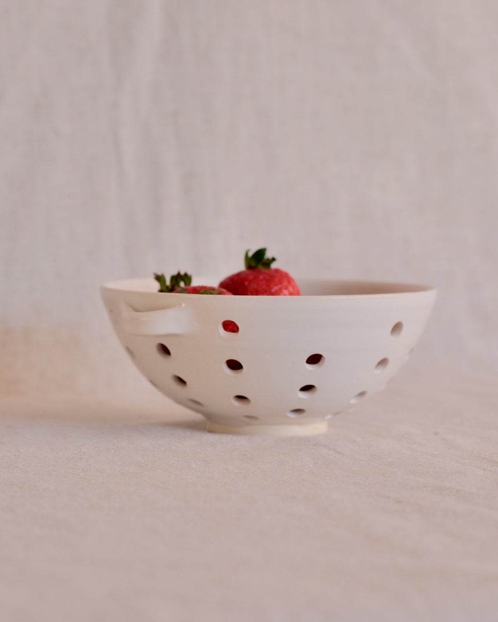 Berry Bowl in Pure White